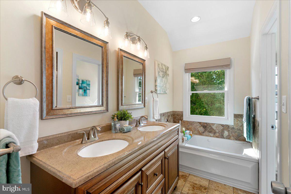 JOHNSONS HILL - Residential