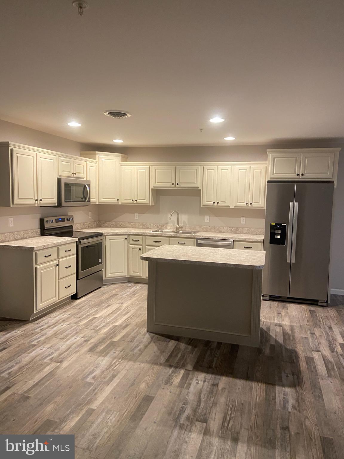 THORNWOOD VILLAGE - Residential