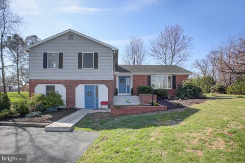 Photo of 3994 W Weaver Road, GREENCASTLE, PA 17225 (MLS # PAFL2033370)