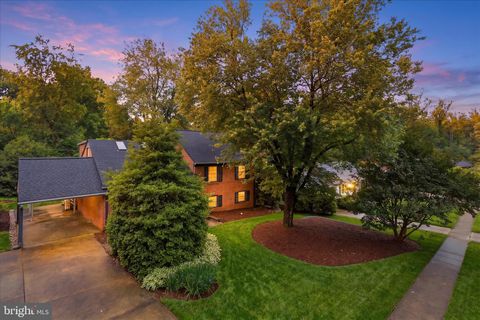 Photo of 8805 Stark Road, ANNANDALE, VA 22003 (MLS # VAFX2315206)