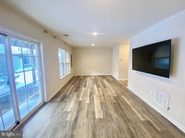 METRO POINTE - Residential