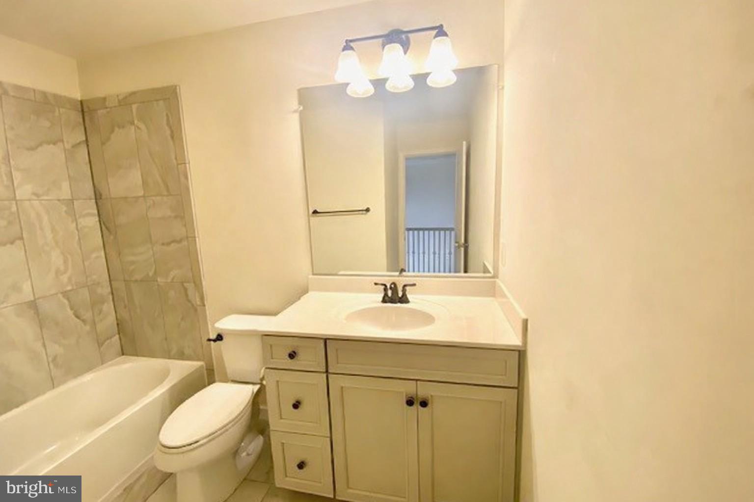 METRO POINTE - Residential