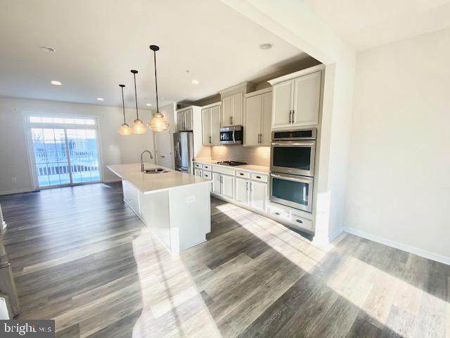 METRO POINTE - Residential