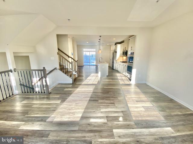 METRO POINTE - Residential