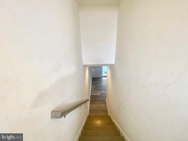 METRO POINTE - Residential