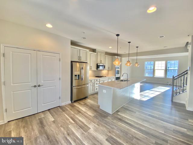 METRO POINTE - Residential