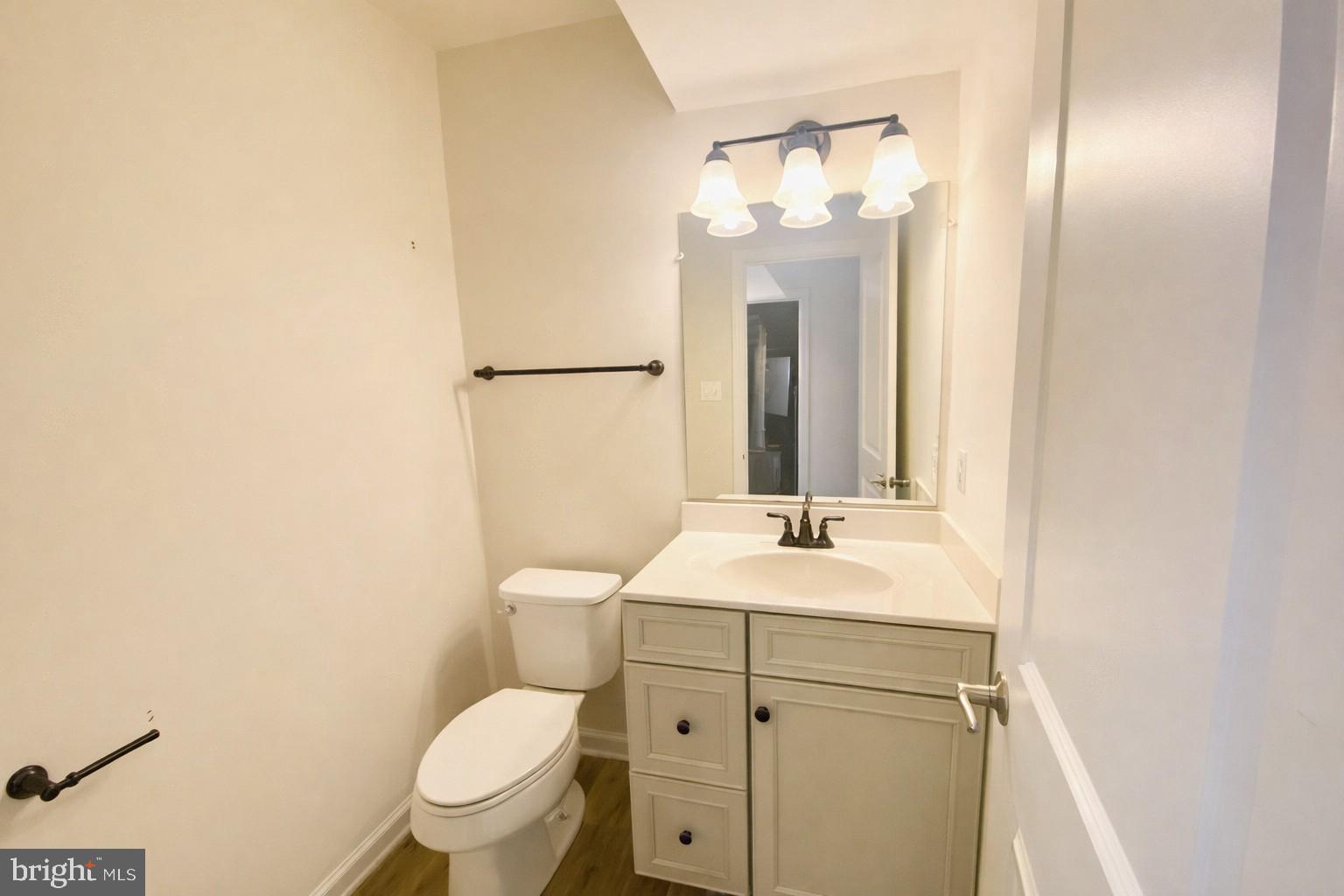 METRO POINTE - Residential