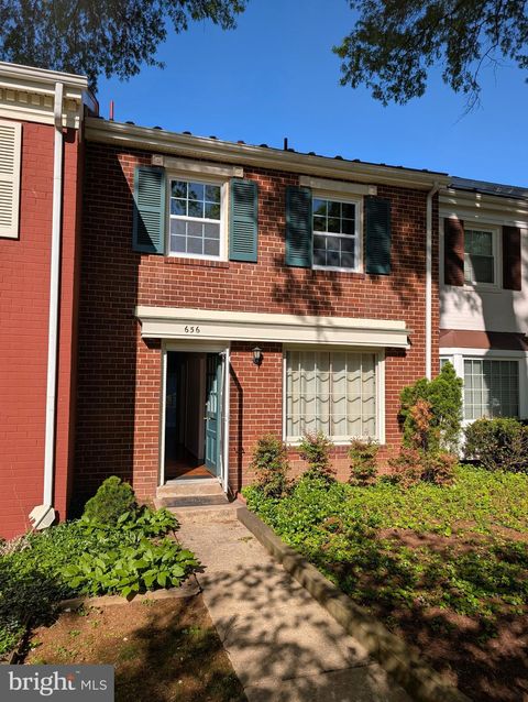 Photo of 656 Azalea Drive #4-656, ROCKVILLE, MD 20850 (MLS # MDMC2213644)
