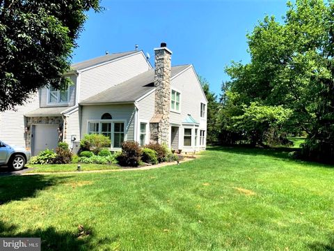 Townhouse For Sale - 17 Randolph Court<br/> Bucks County, NEWTOWN, PA 18940