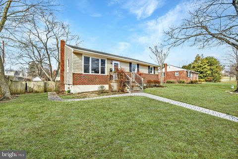 Photo of 404 Homewood Rd, LINTHICUM HEIGHTS, MD 21090 (MLS # MDAA2137844)
