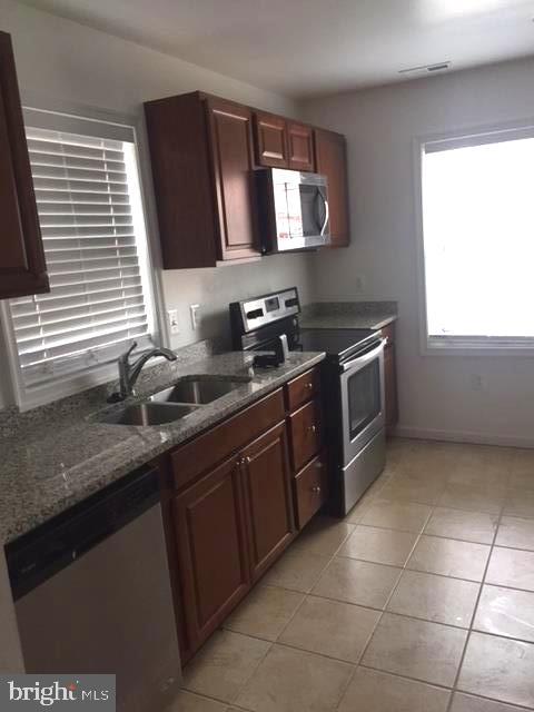 GEORGETOWN  VILLAGE - Residential Lease