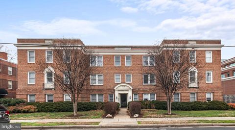 Photo of 719 S Saint Asaph Street #201, ALEXANDRIA, VA 22314 (MLS # VAAX2054810)