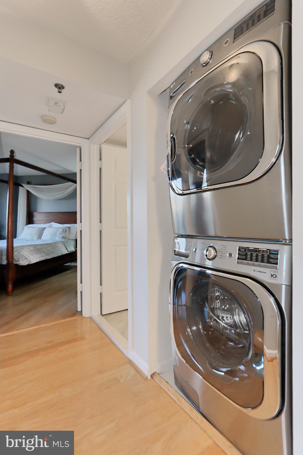 CARLYLE TOWERS - Residential Lease