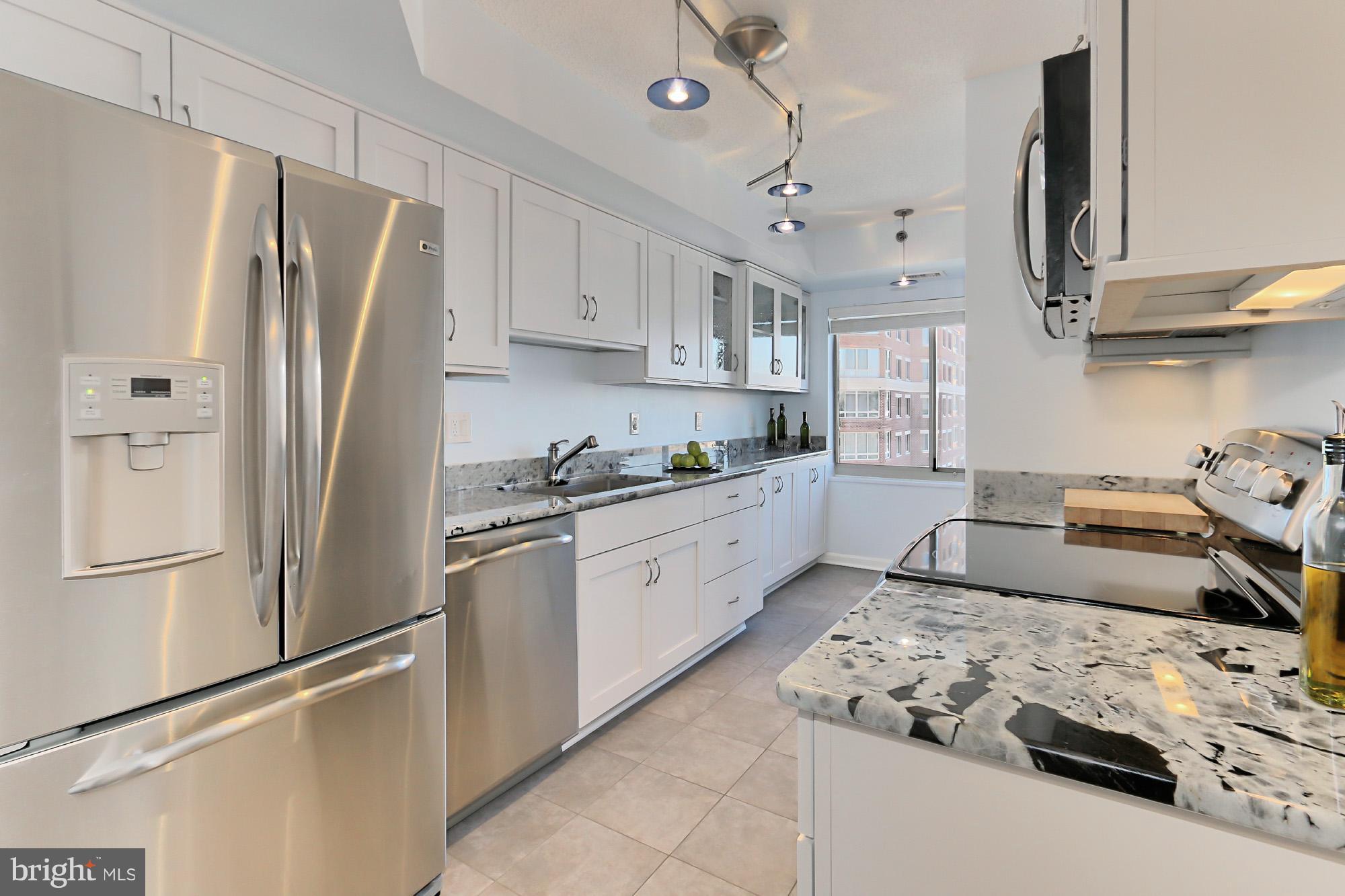 CARLYLE TOWERS - Residential Lease