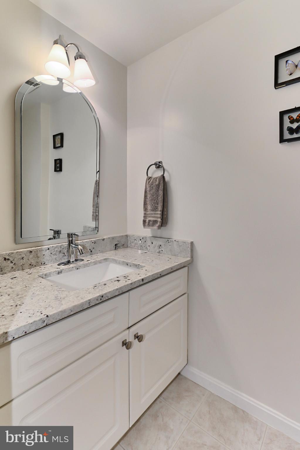 CARLYLE TOWERS - Residential Lease