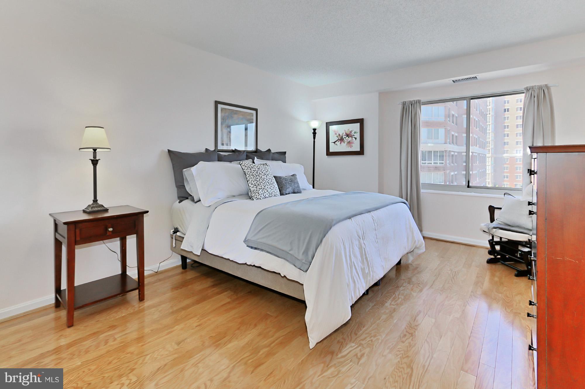 CARLYLE TOWERS - Residential Lease