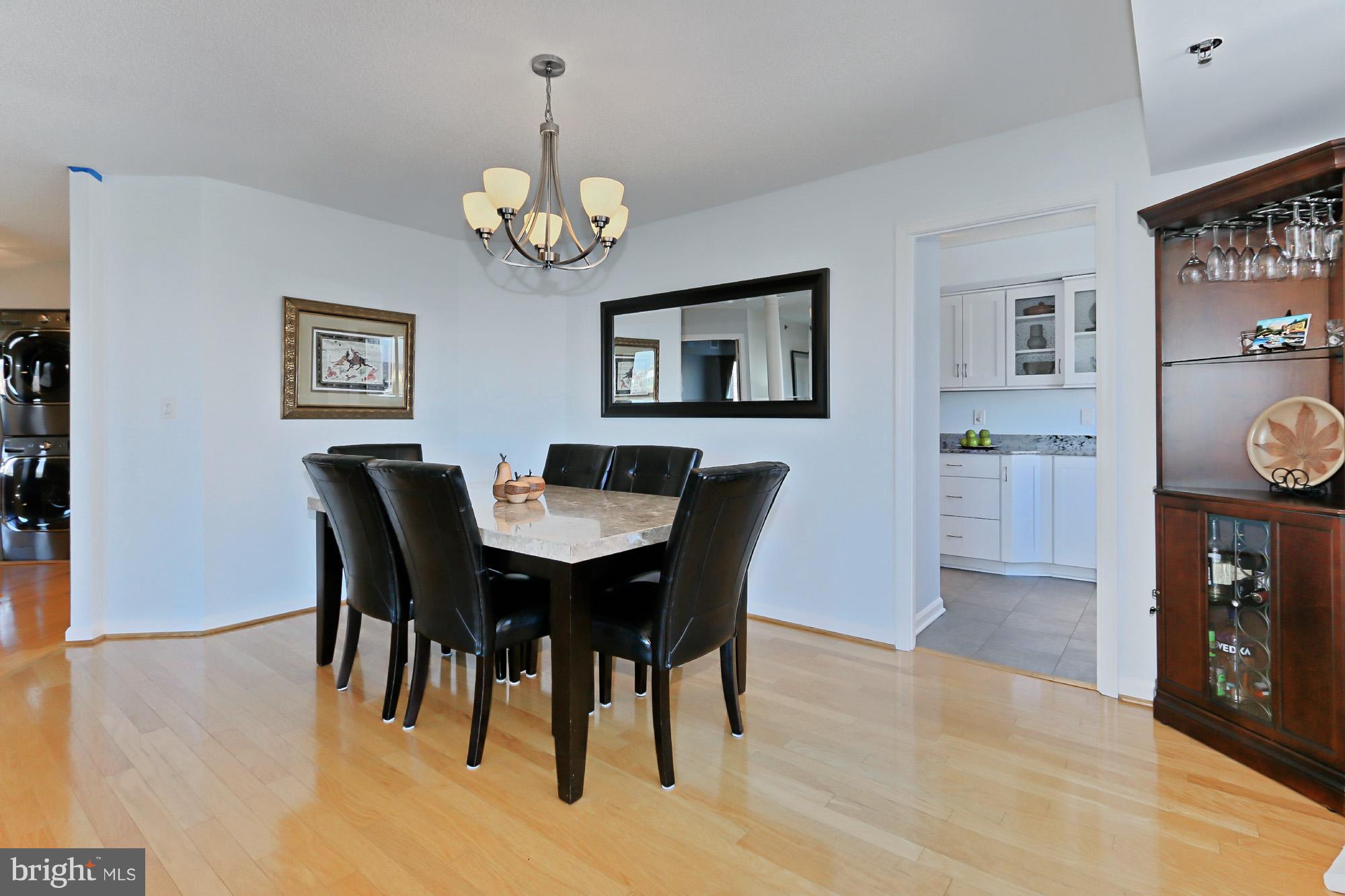 CARLYLE TOWERS - Residential Lease