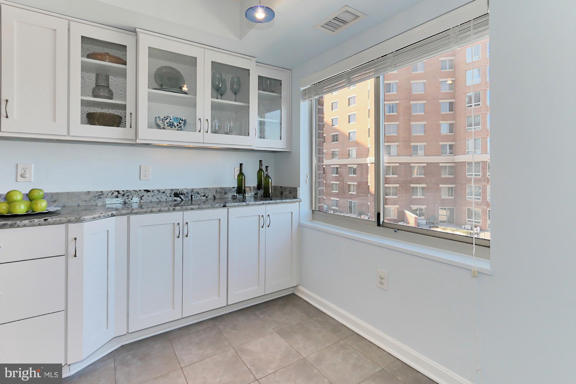 CARLYLE TOWERS - Residential Lease