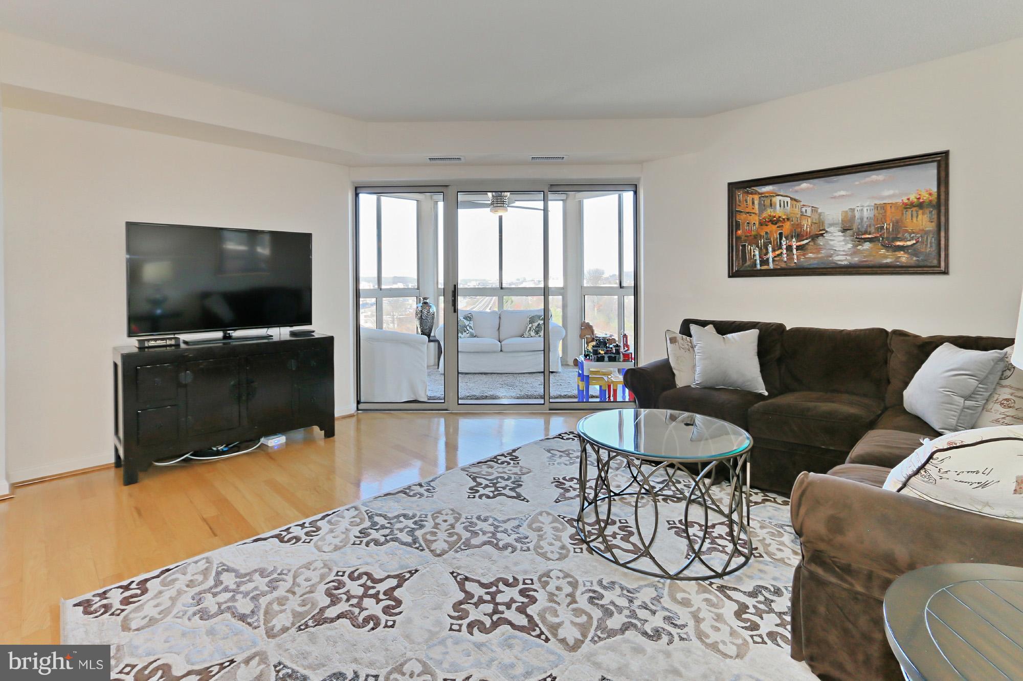 CARLYLE TOWERS - Residential Lease