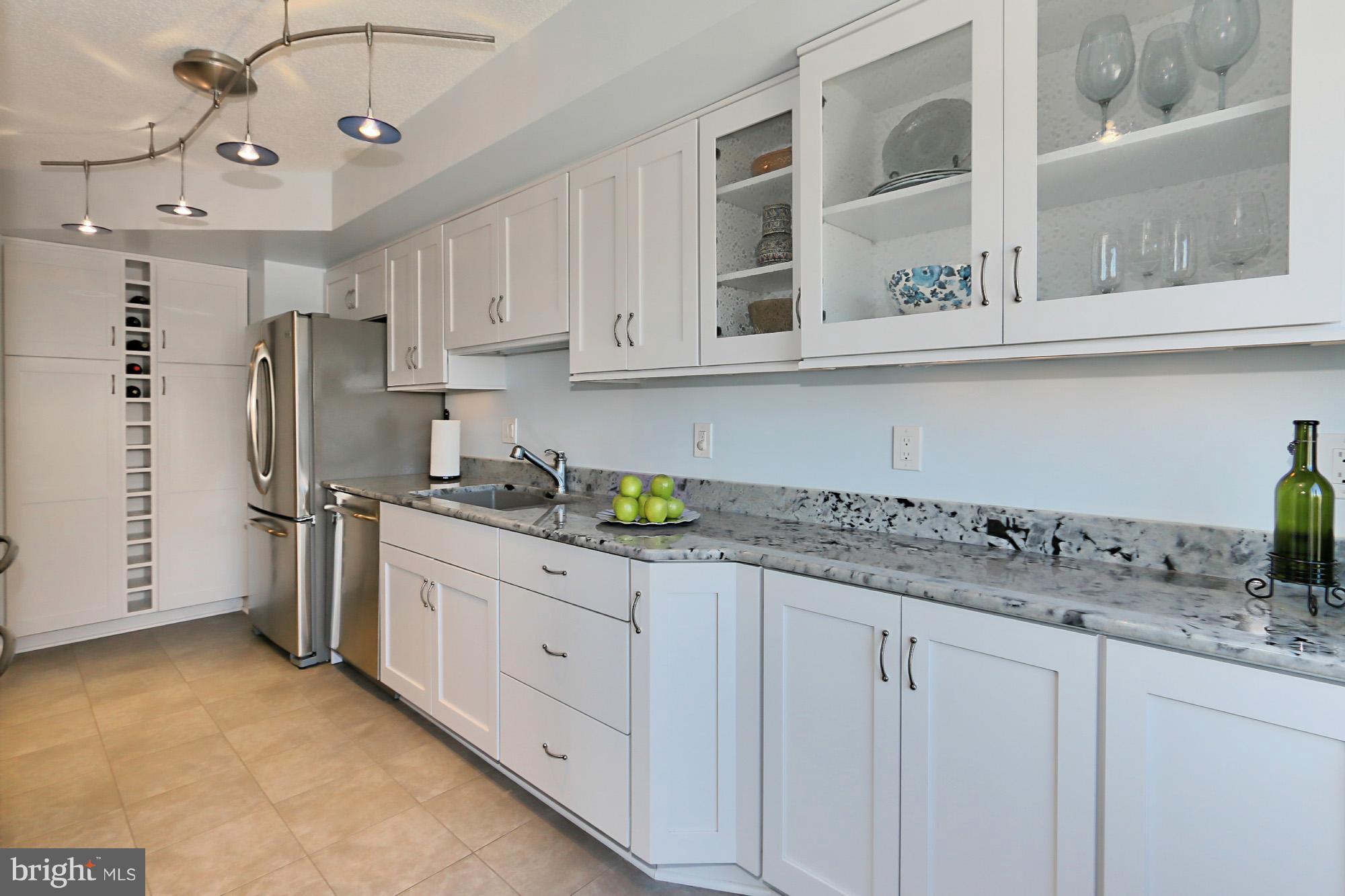 CARLYLE TOWERS - Residential Lease