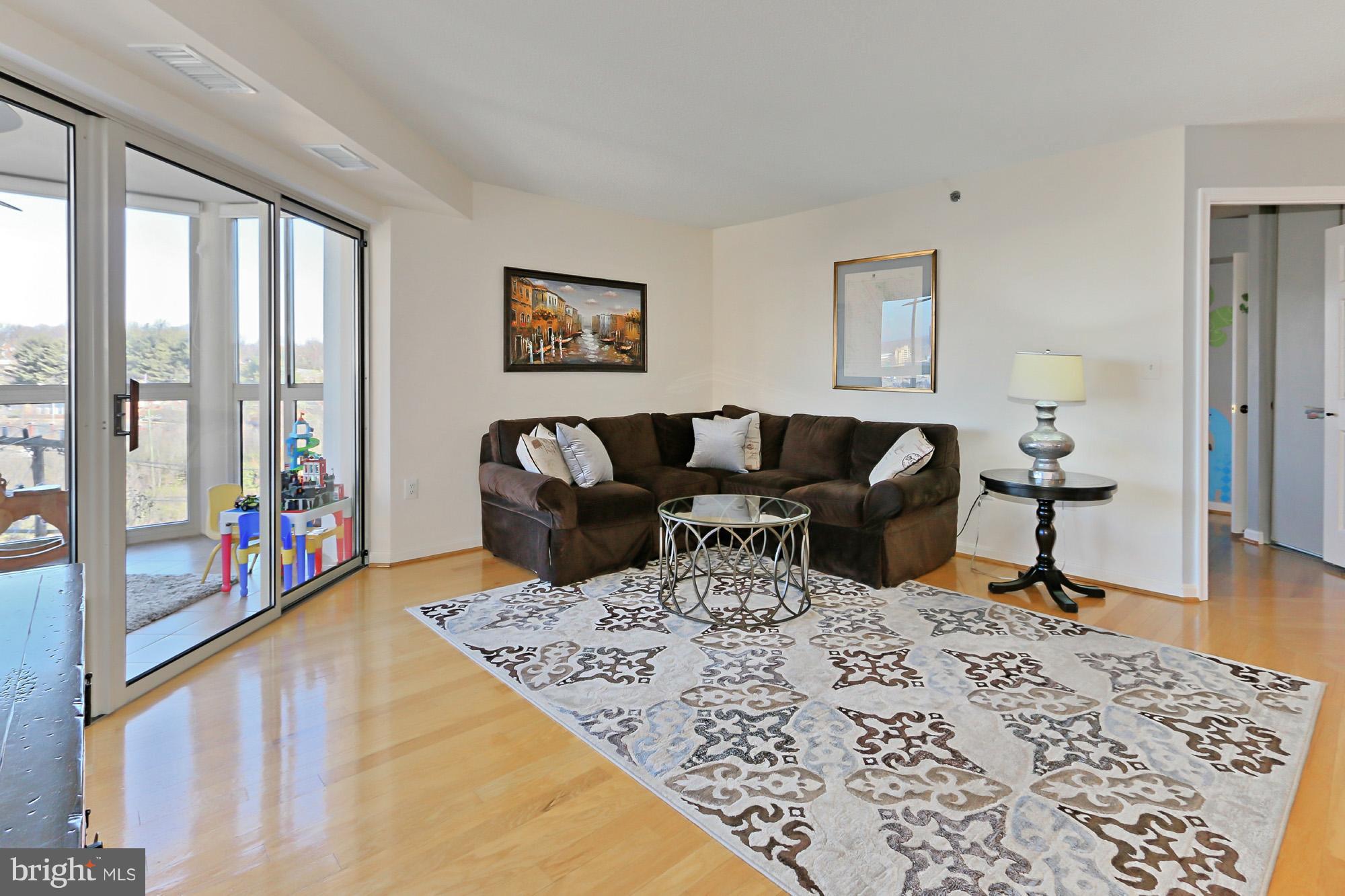 CARLYLE TOWERS - Residential Lease