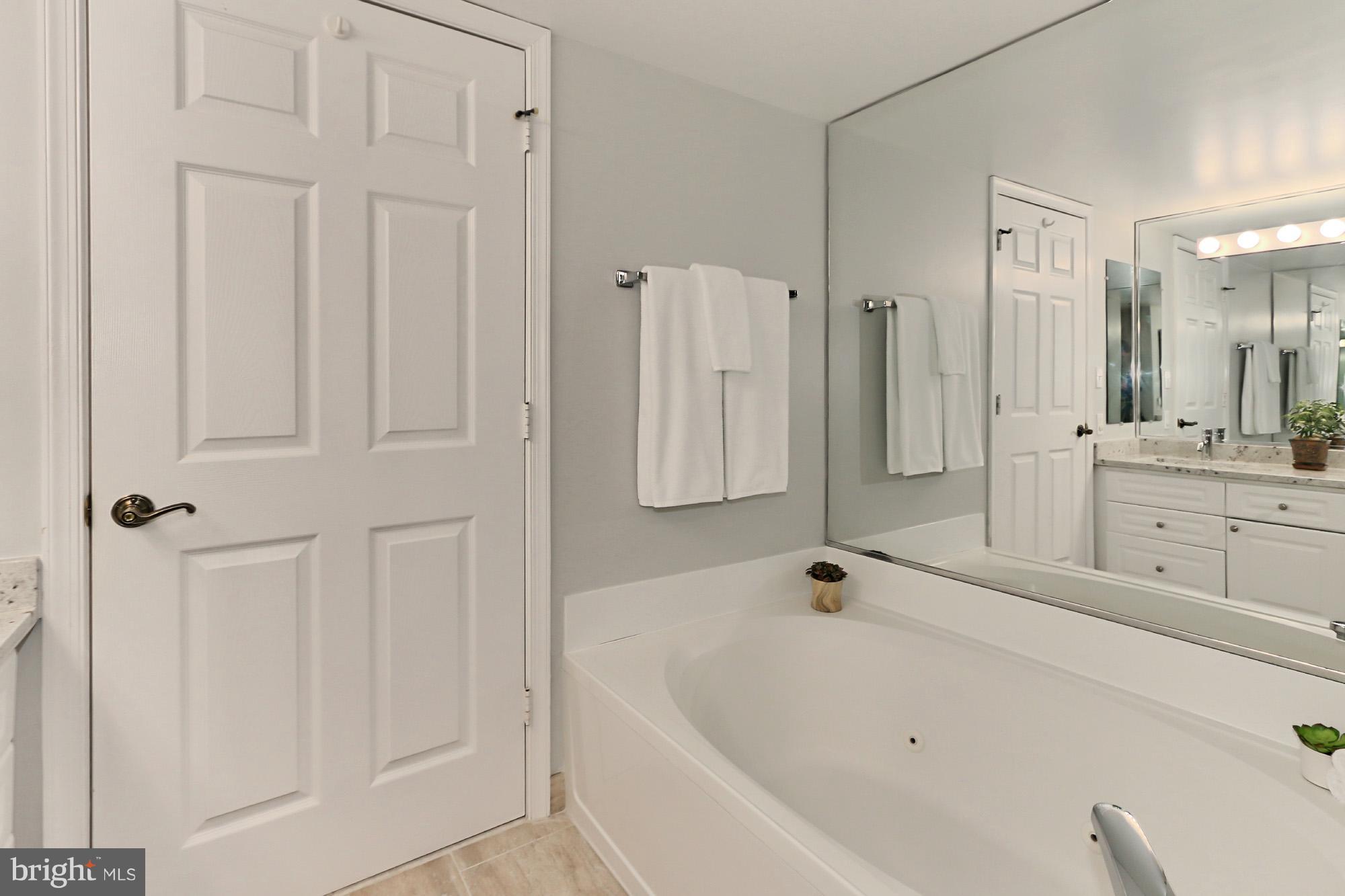 CARLYLE TOWERS - Residential Lease