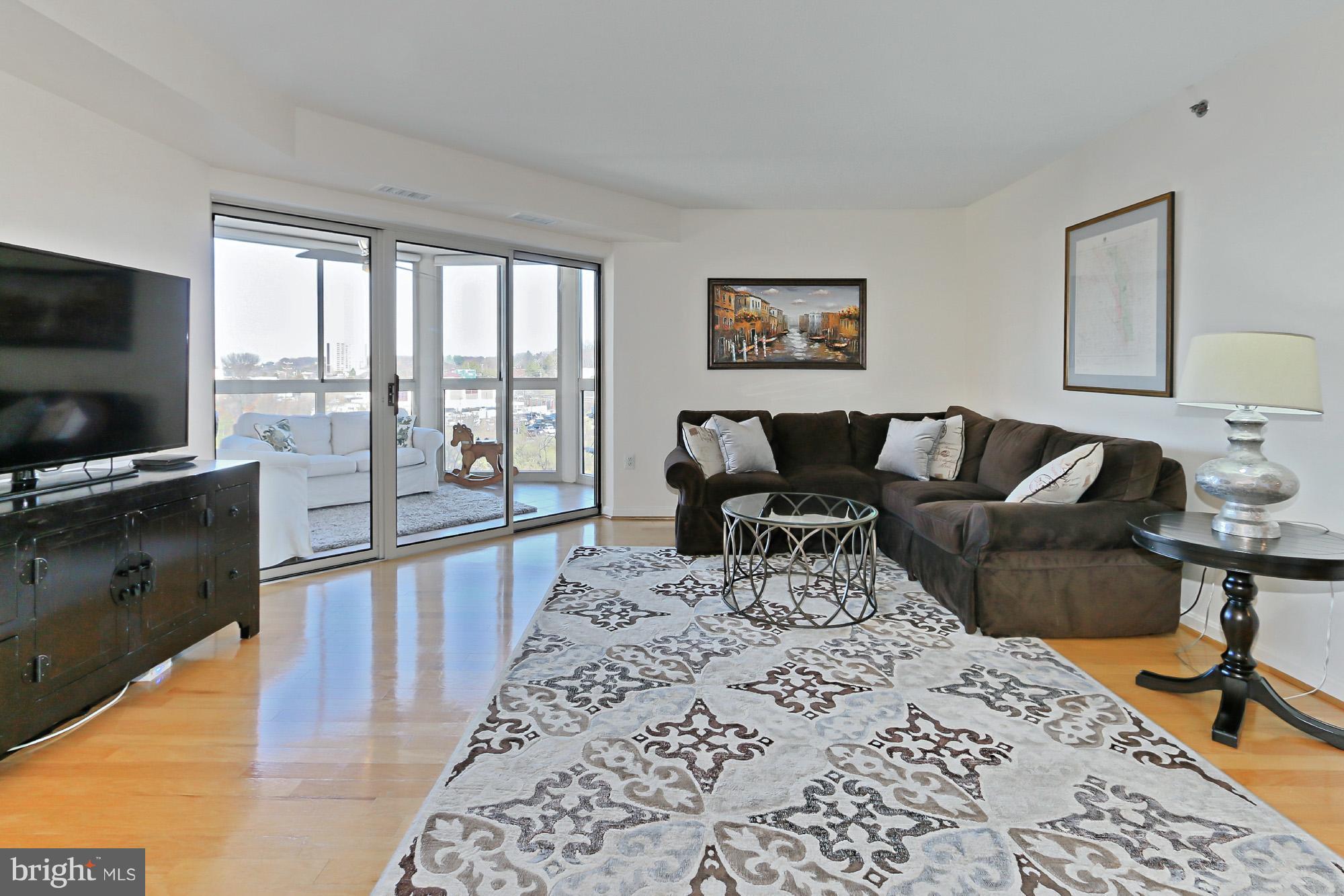 CARLYLE TOWERS - Residential Lease