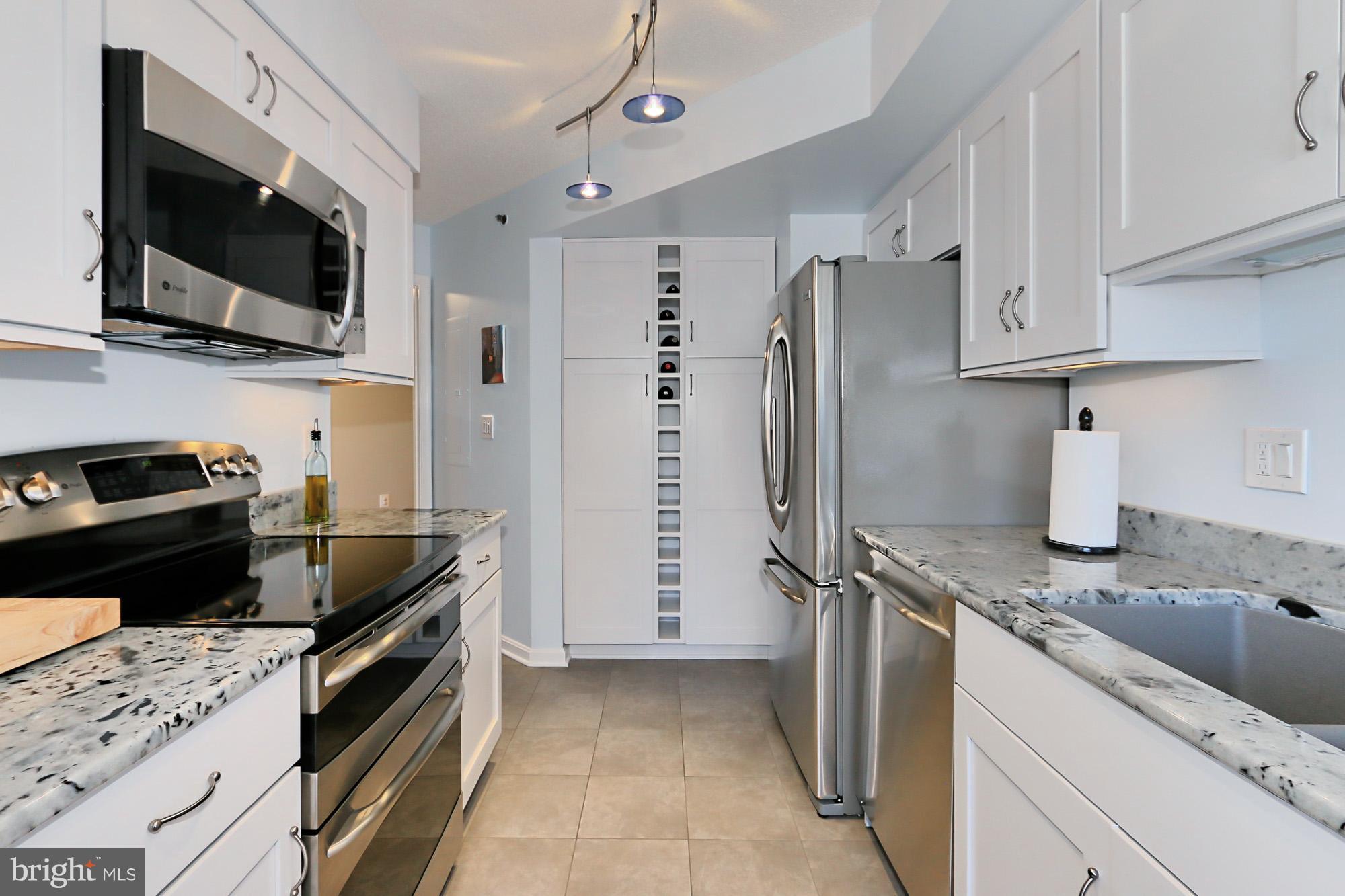 CARLYLE TOWERS - Residential Lease