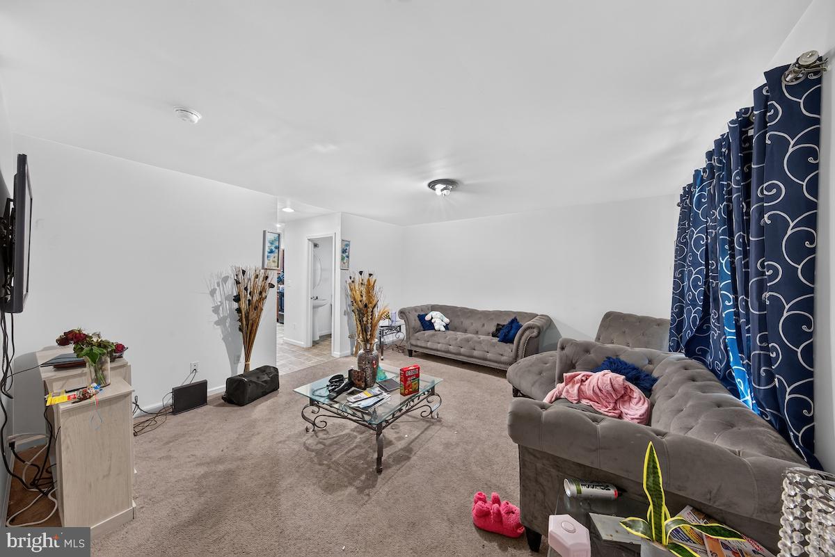 4 TYRONE AVENUE