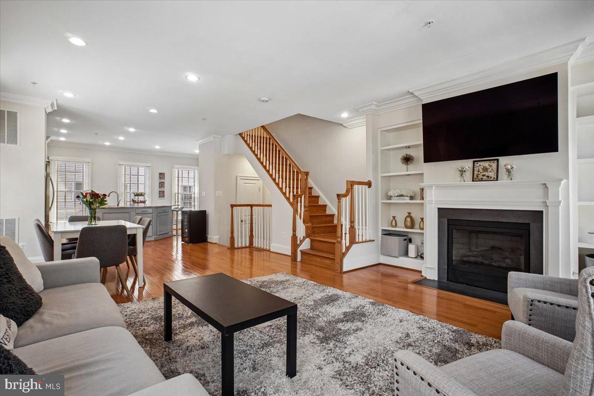 CHATHAM SQUARE - Residential