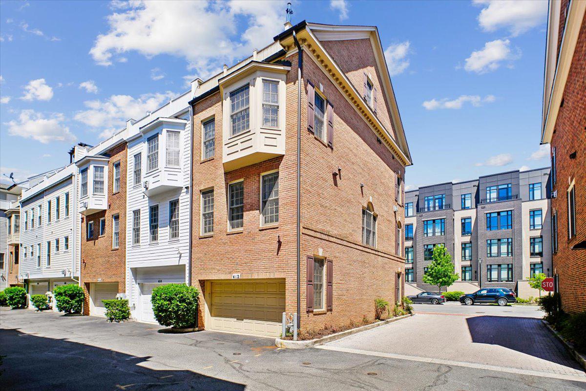 CHATHAM SQUARE - Residential