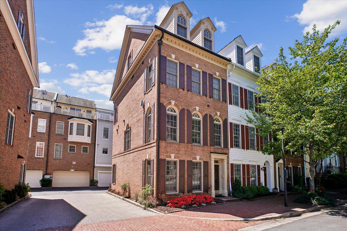 CHATHAM SQUARE - Residential
