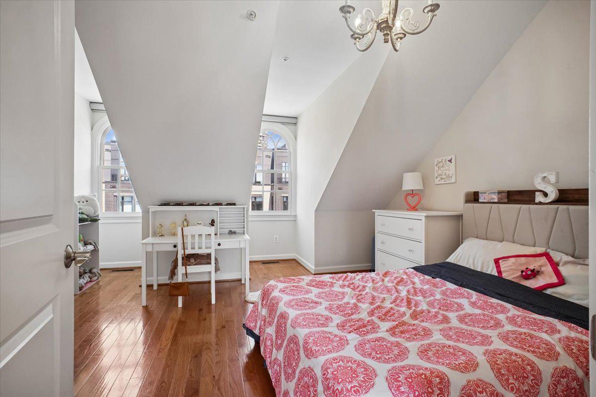 CHATHAM SQUARE - Residential