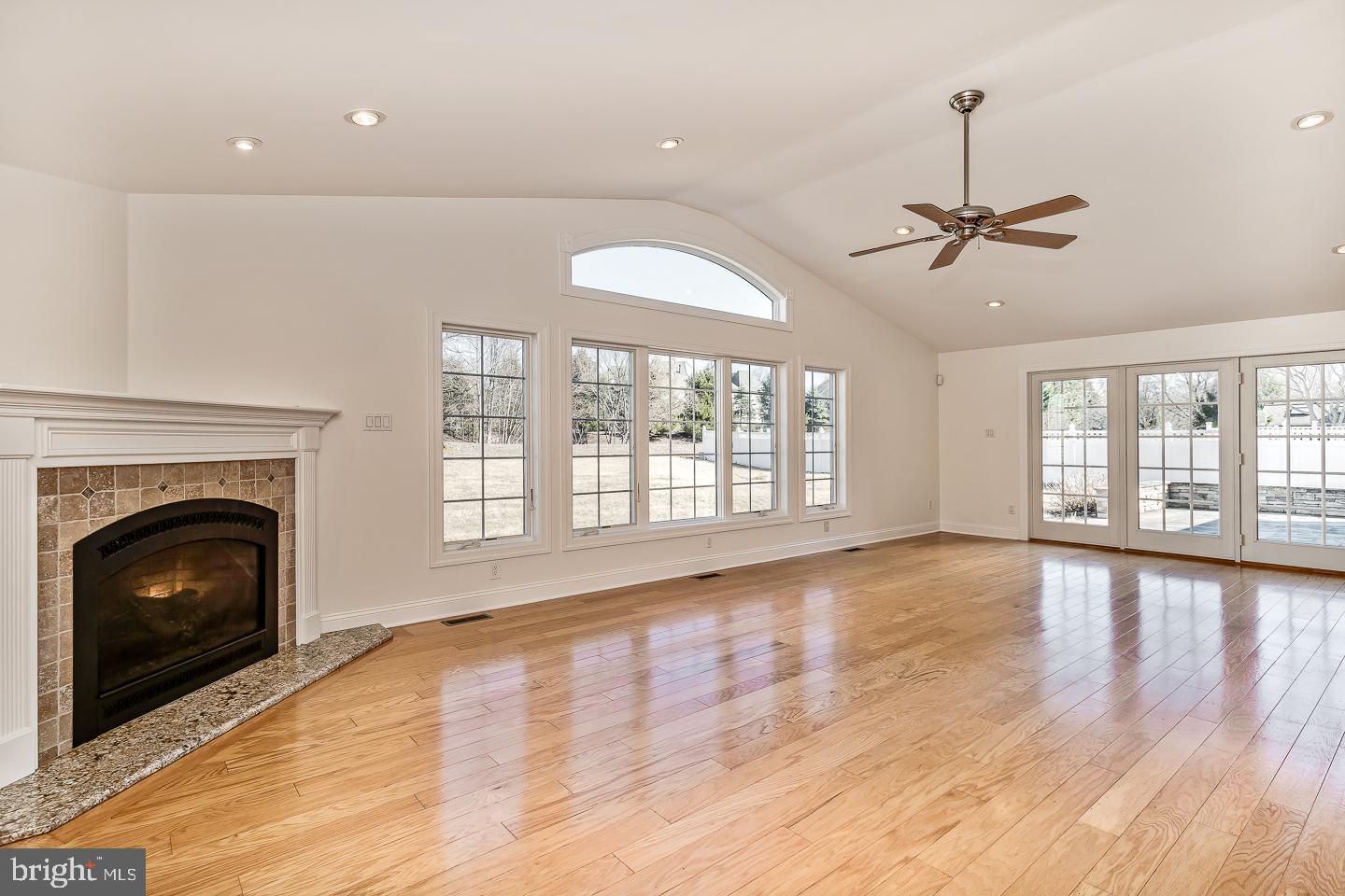 OXFORD GLEN - Residential