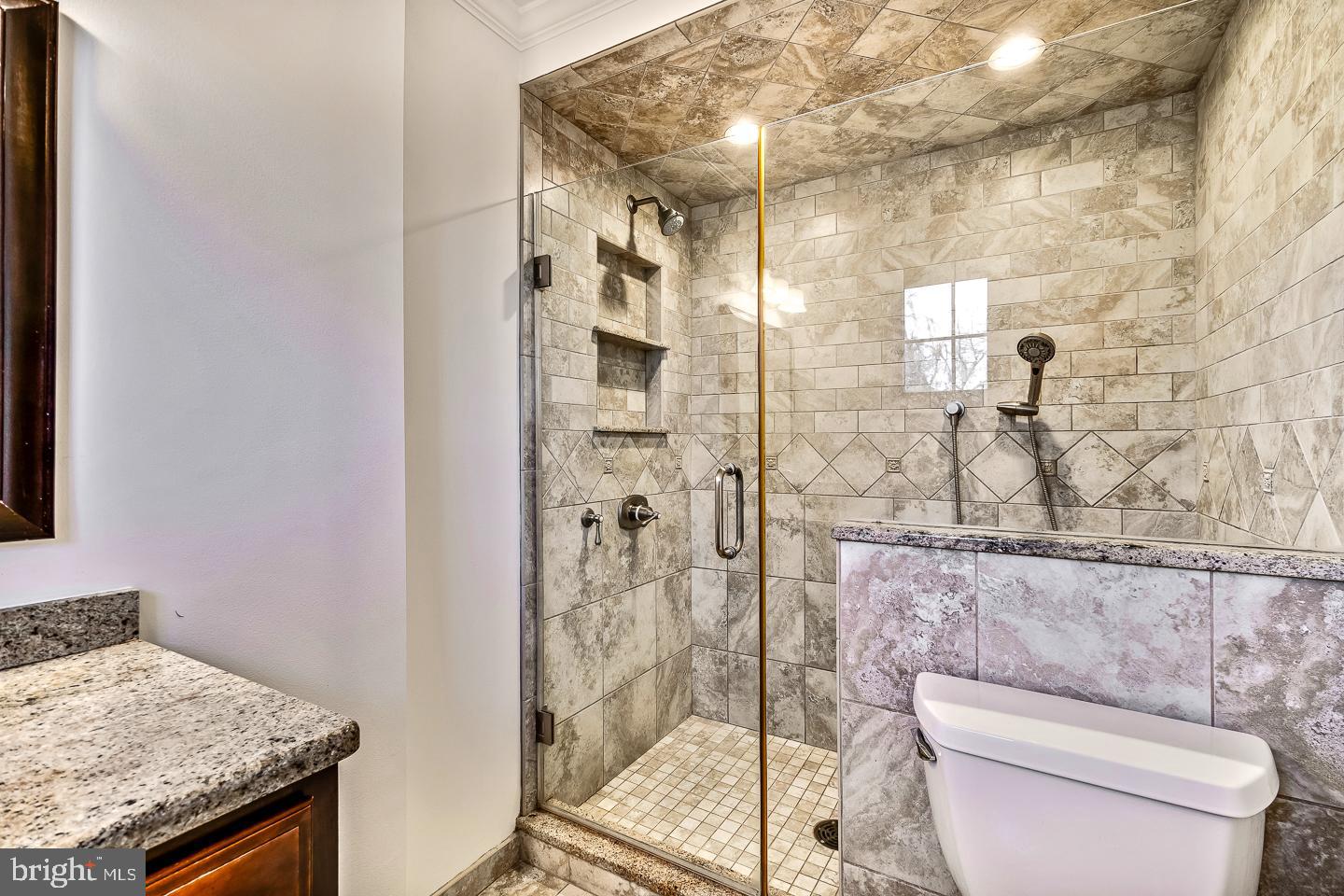 OXFORD GLEN - Residential