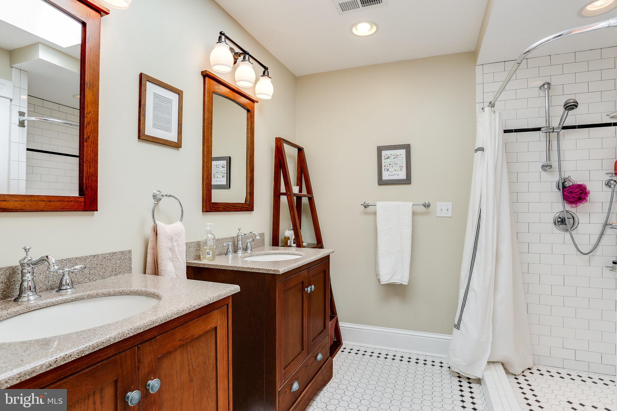 MURRAY HILL - Residential