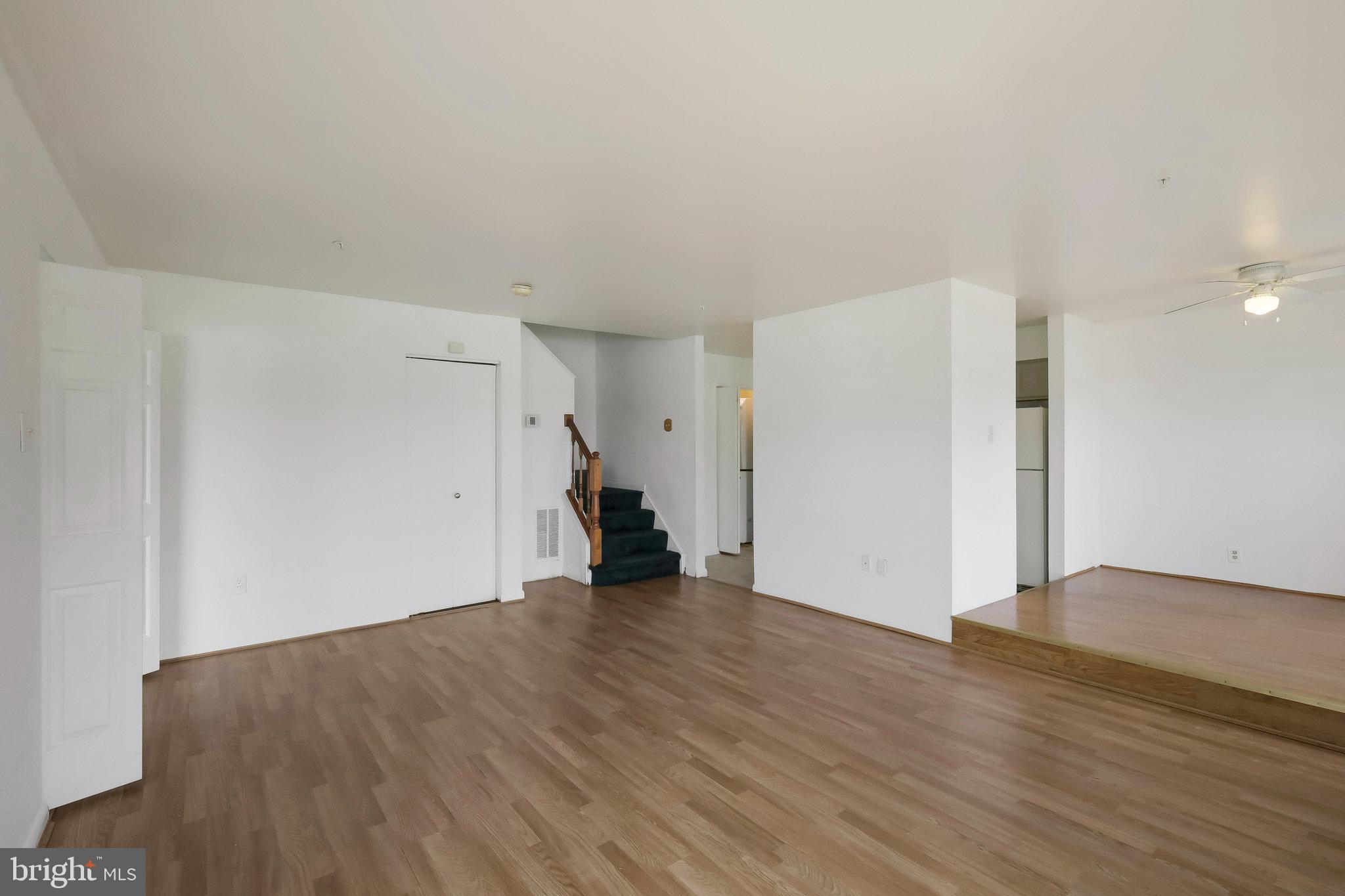 DEVON HILLS - Residential