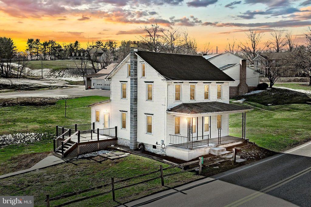 Photo of 904 Lincoln Road, LITITZ, PA 17543 (MLS # PALA2063072)