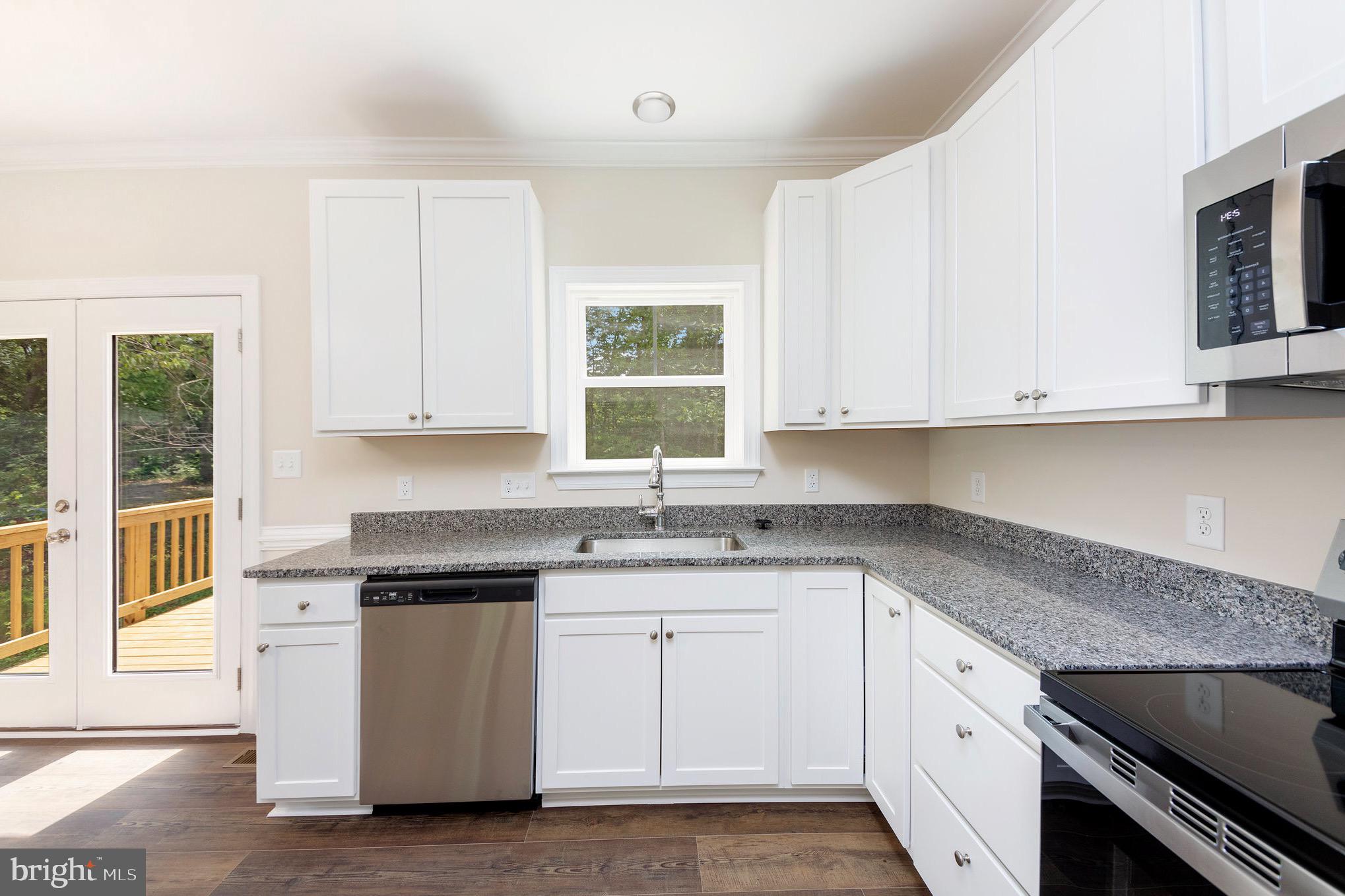 ROCKLAND CREEK ESTATES - Residential