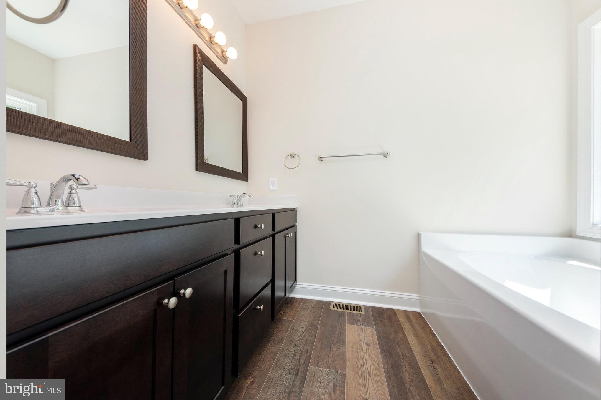 ROCKLAND CREEK ESTATES - Residential