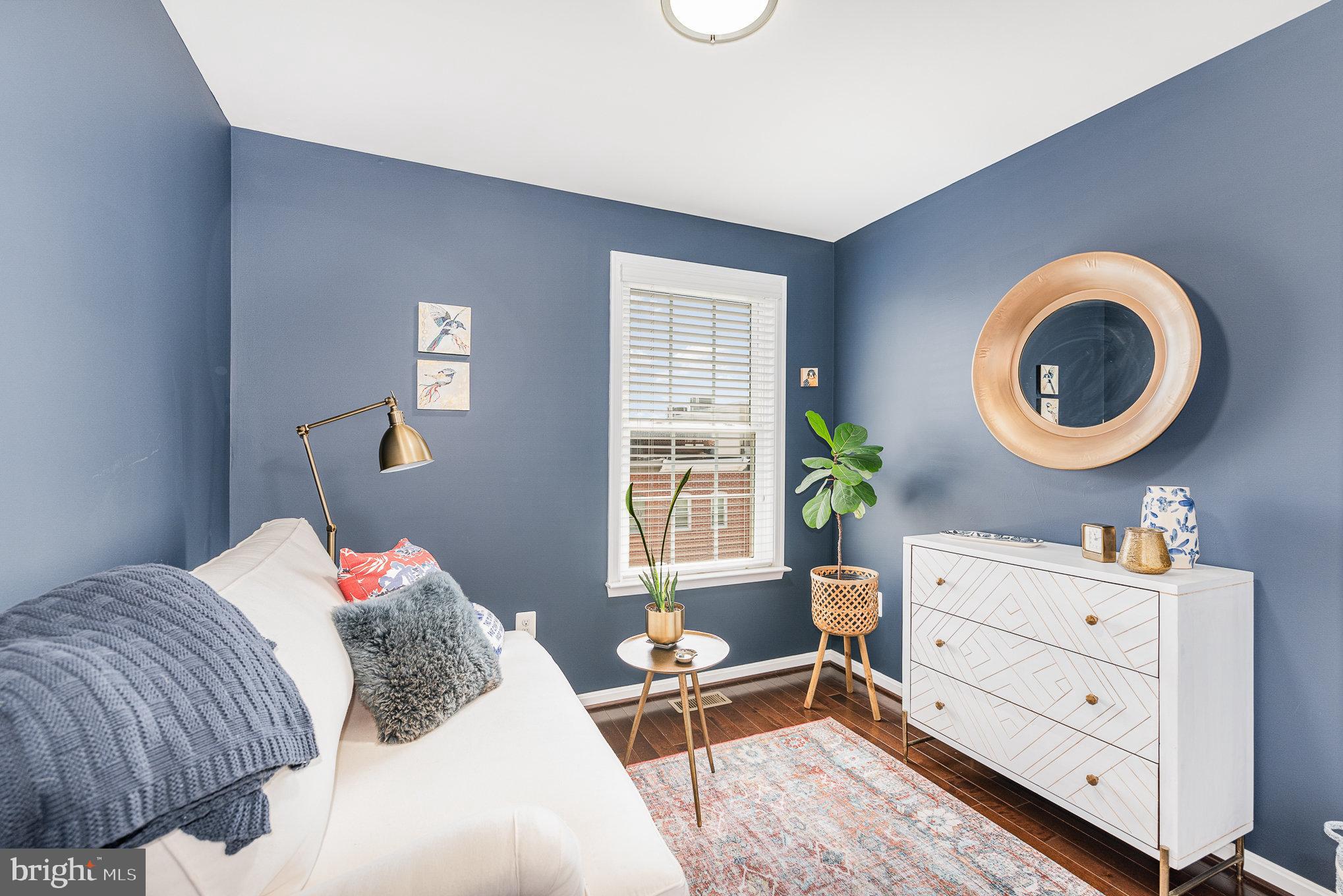 LOCUST POINT - Residential