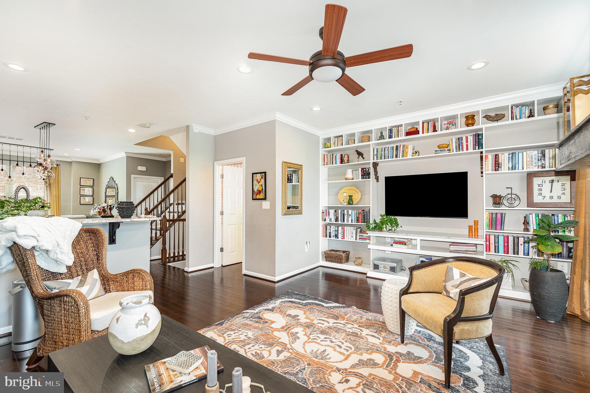 LOCUST POINT - Residential