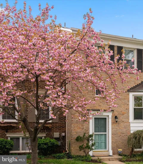 2409 Falls Place Court, Falls Church, VA 22043 - #: VAFX2231820