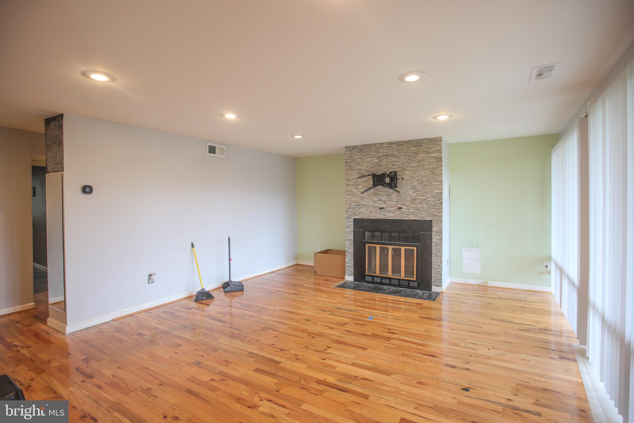 7103 DONNELL PLACE D