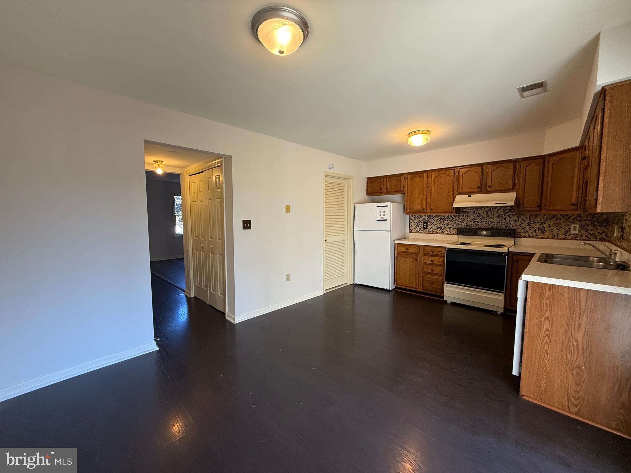 OLDE GREENWICH - Residential Lease