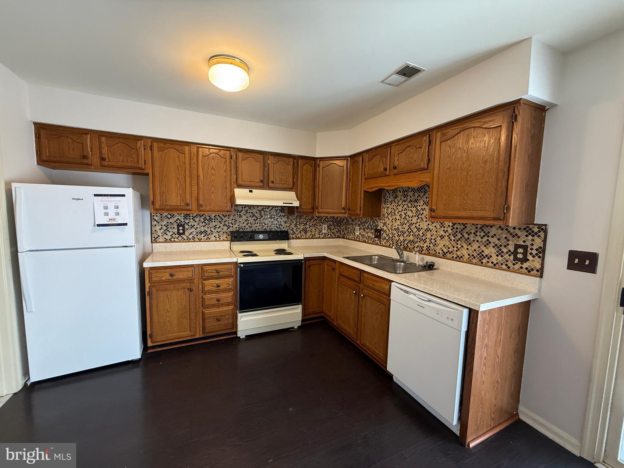 OLDE GREENWICH - Residential Lease