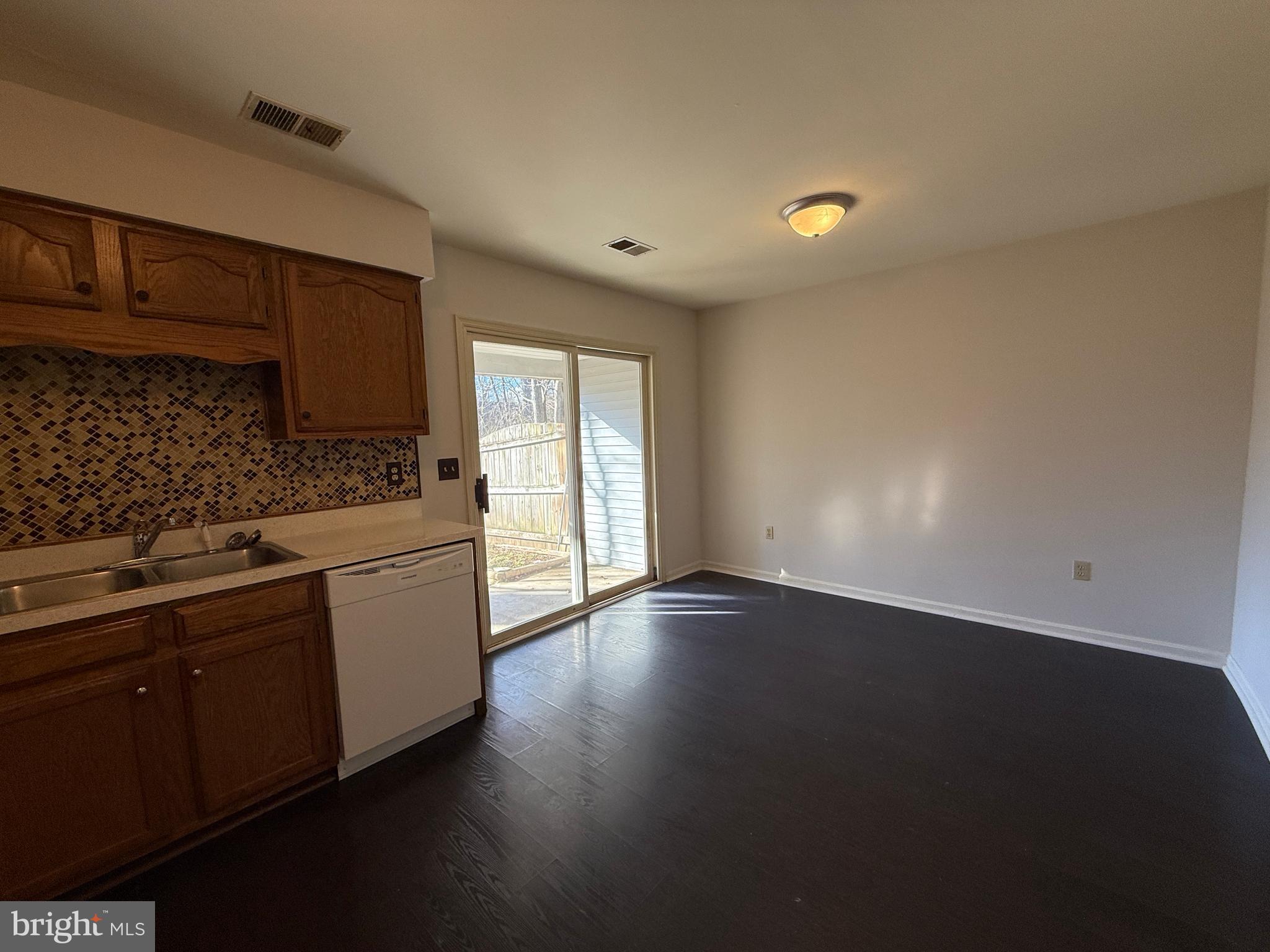 OLDE GREENWICH - Residential Lease