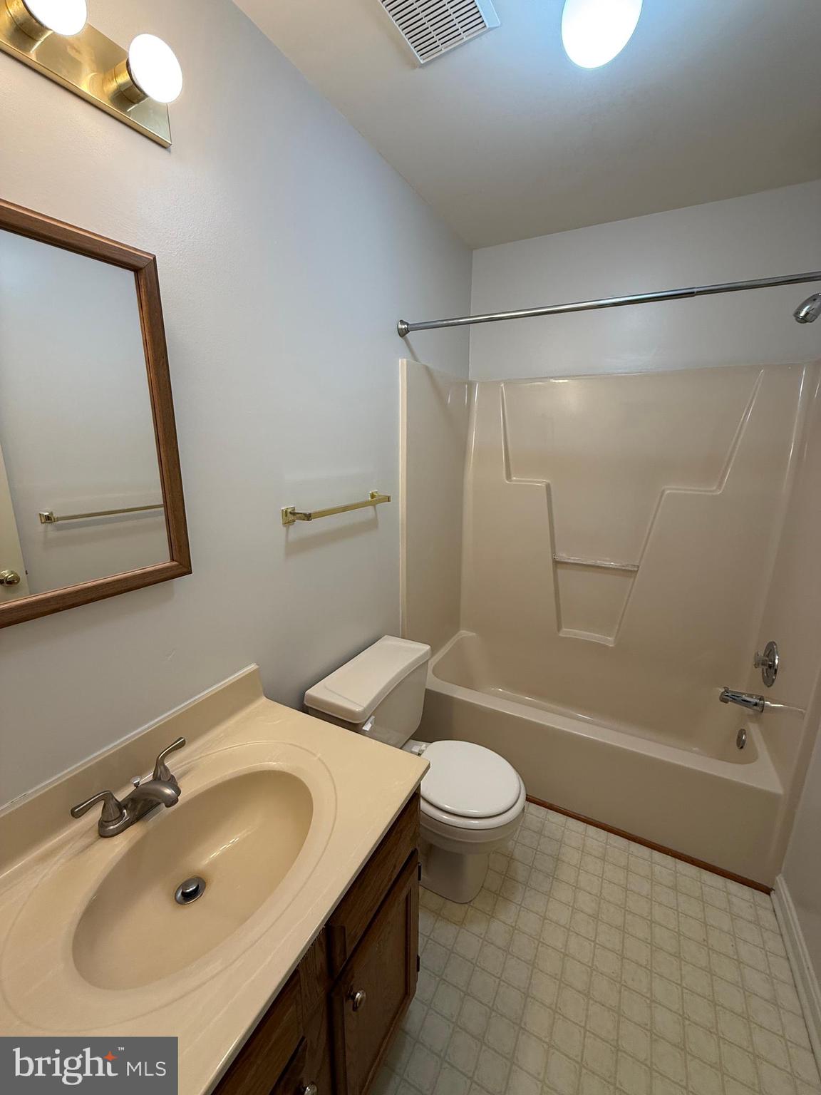 OLDE GREENWICH - Residential Lease