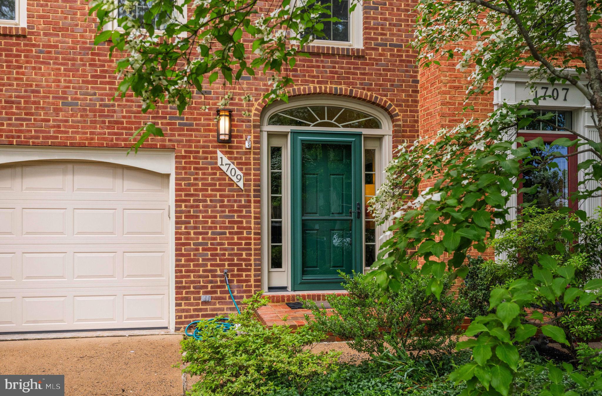 1709 DOGWOOD DRIVE