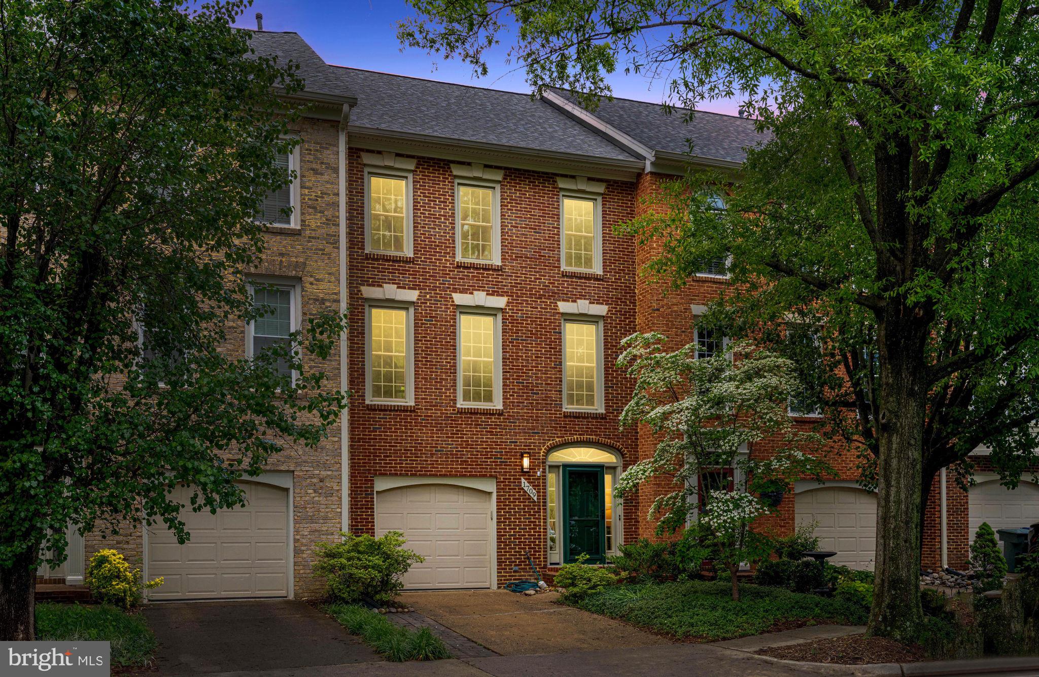 1709 DOGWOOD DRIVE